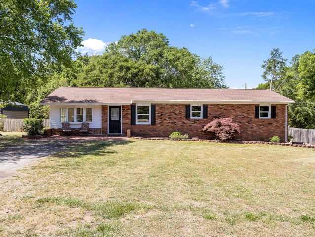 941 Rainbow Lake Road, Inman, SC 29349