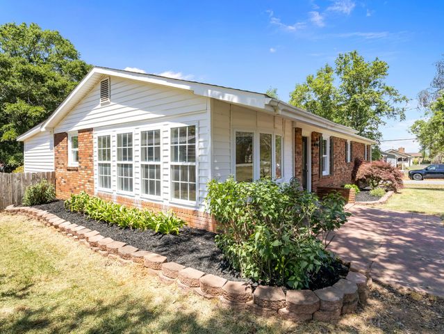 941 Rainbow Lake Road, Inman, SC 29349