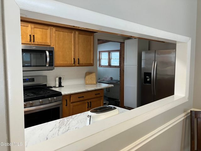 34 Saratoga Drive, Glenville, NY 12302