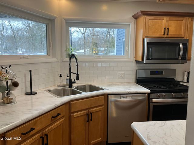 34 Saratoga Drive, Glenville, NY 12302