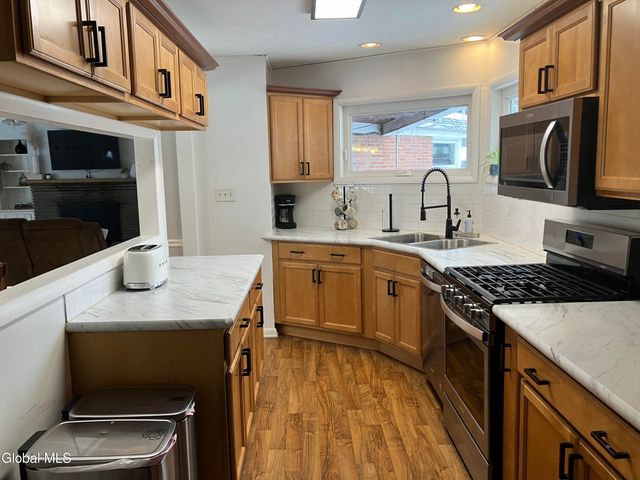 34 Saratoga Drive, Glenville, NY 12302