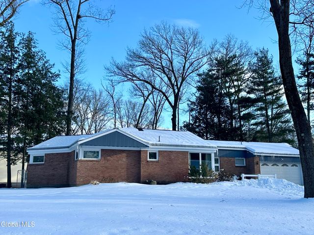 34 Saratoga Drive, Glenville, NY 12302