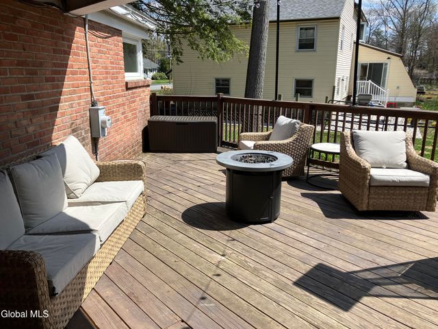 34 Saratoga Drive, Glenville, NY 12302