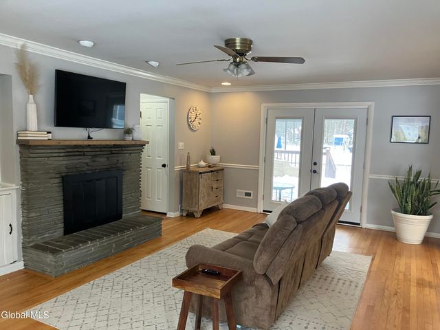 34 Saratoga Drive, Glenville, NY 12302