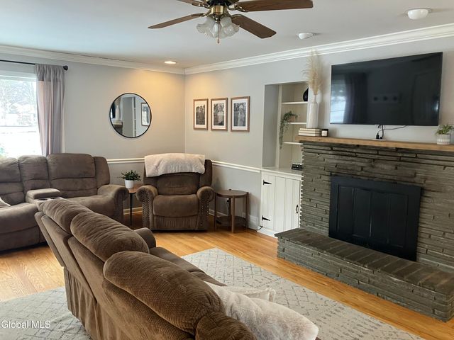 34 Saratoga Drive, Glenville, NY 12302