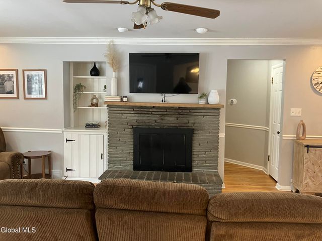 34 Saratoga Drive, Glenville, NY 12302