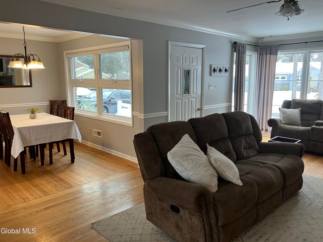 34 Saratoga Drive, Glenville, NY 12302