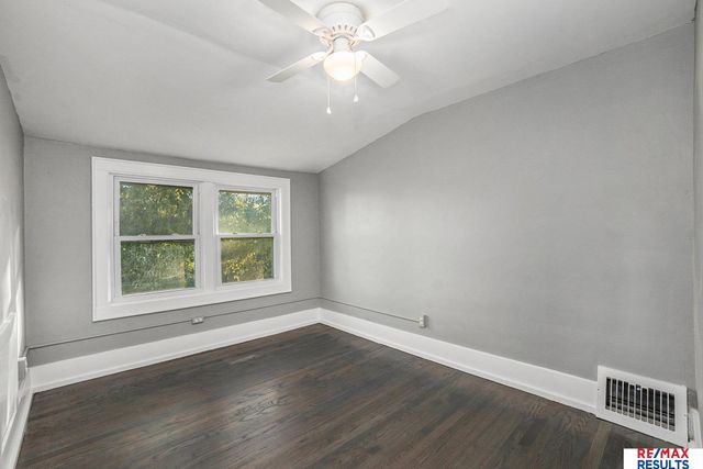 4815 Grand Avenue, Omaha, NE 68104