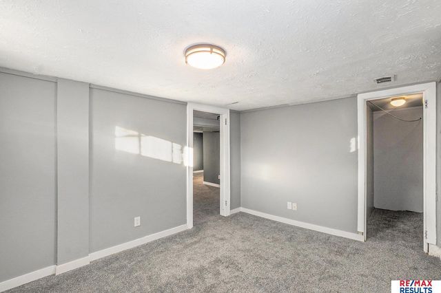 4815 Grand Avenue, Omaha, NE 68104