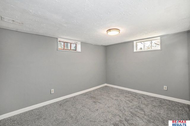 4815 Grand Avenue, Omaha, NE 68104