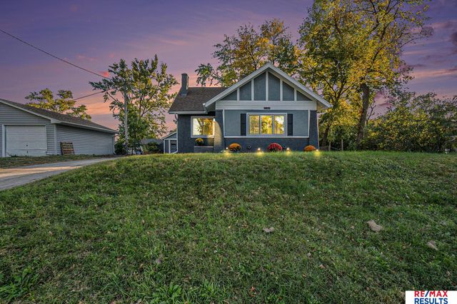 4815 Grand Avenue, Omaha, NE 68104