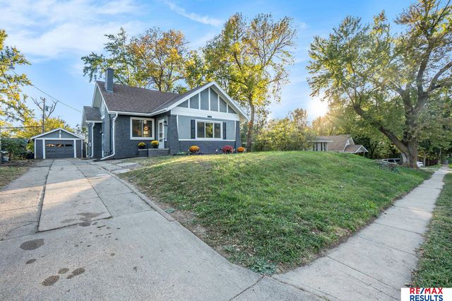 4815 Grand Avenue, Omaha, NE 68104