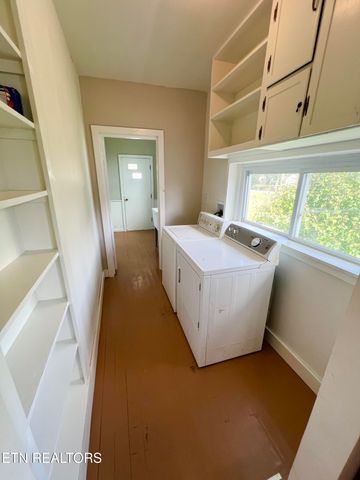 707 Medaris St, Clinton, TN 37716