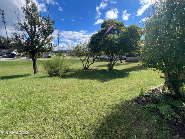 707 Medaris St, Clinton, TN 37716