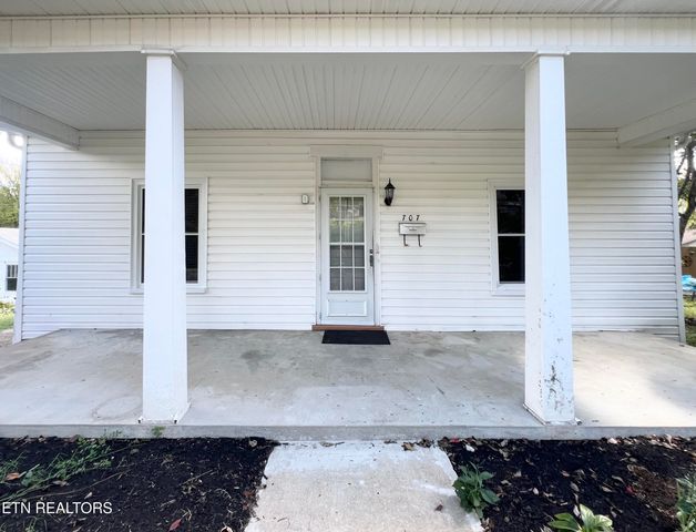 707 Medaris St, Clinton, TN 37716