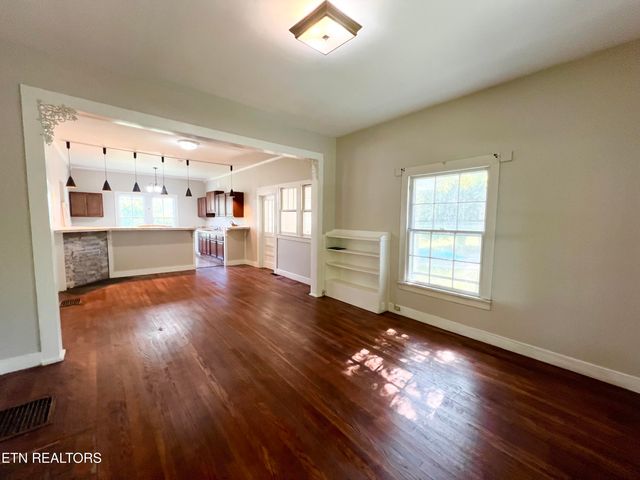 707 Medaris St, Clinton, TN 37716