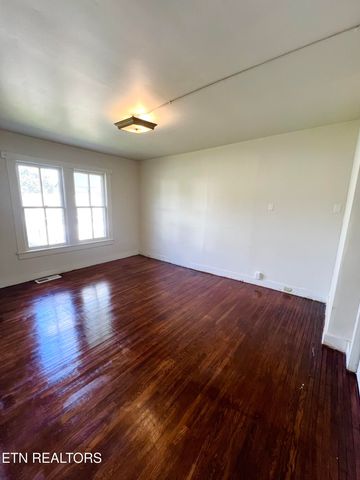 707 Medaris St, Clinton, TN 37716