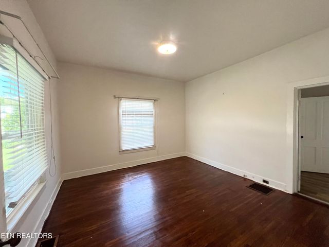 707 Medaris St, Clinton, TN 37716