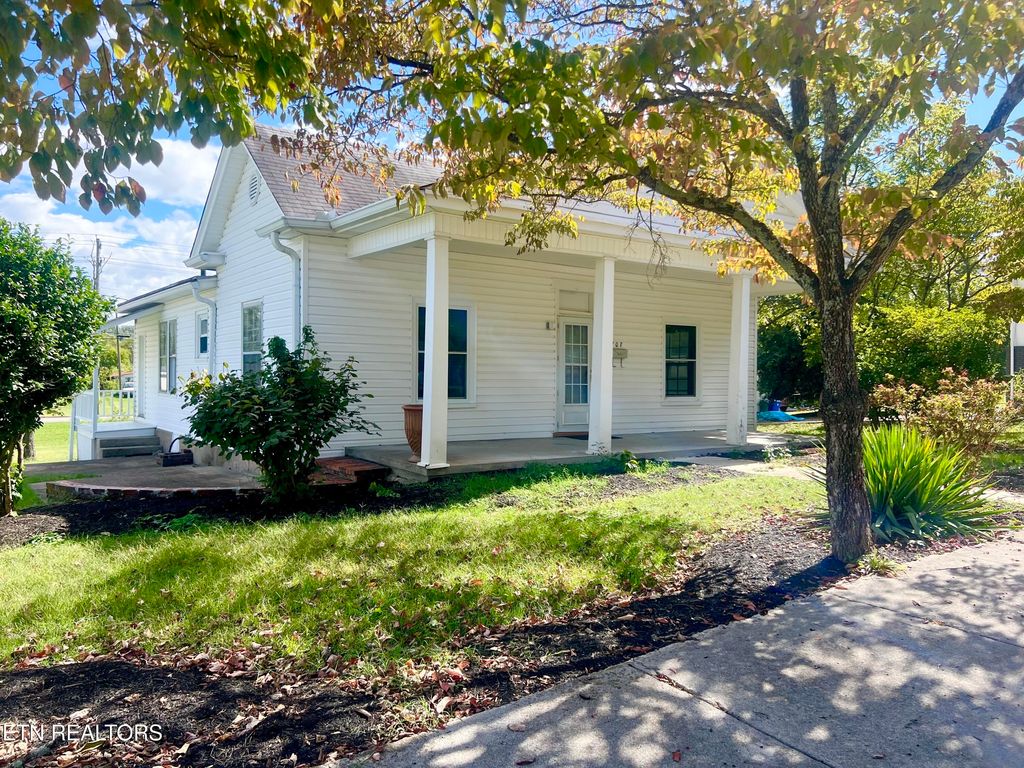 707 Medaris St, Clinton, TN 37716