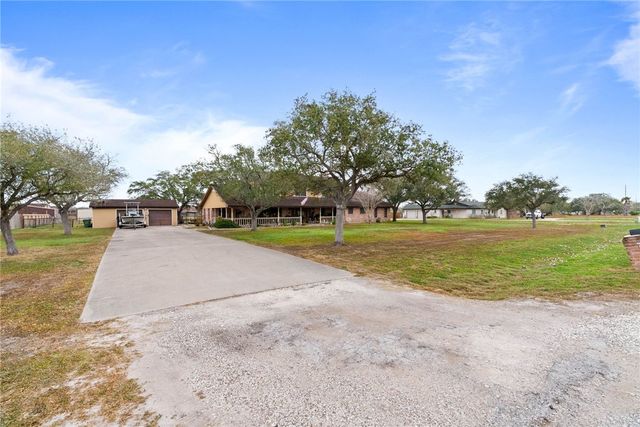 3742 W Barber, Robstown, TX 78380