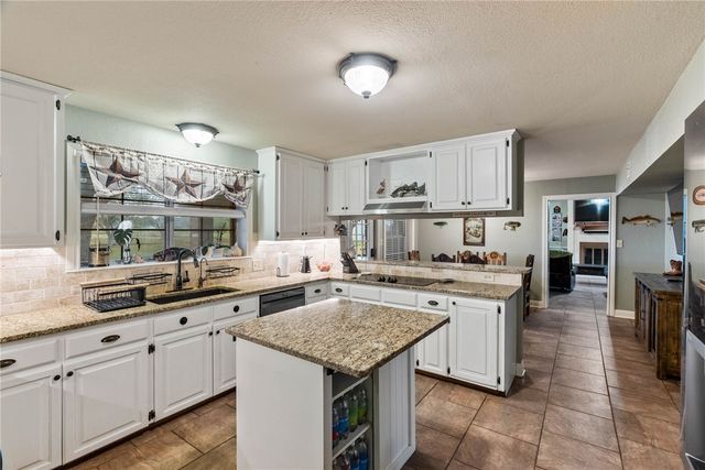 3742 W Barber, Robstown, TX 78380