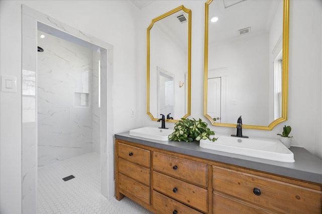 601 W 17th Street, Houston, TX 77008