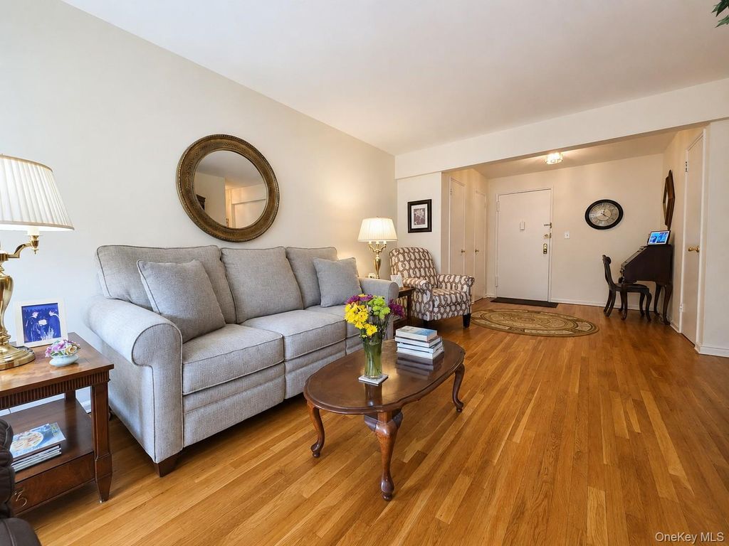 76 Dehaven Drive Dehaven 2F, Yonkers, NY 10703 — photo 2