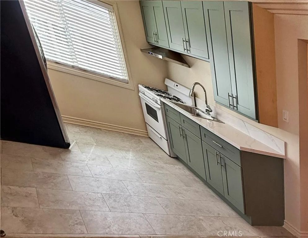 2642 E Adams, Carson, CA 90810