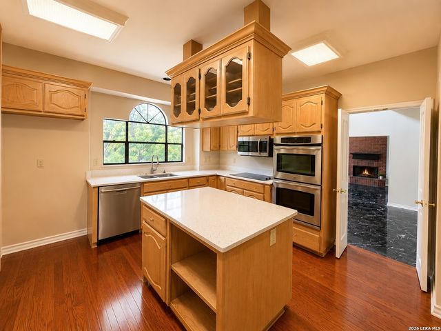 14806 Circle J Trl, Helotes, TX 78023