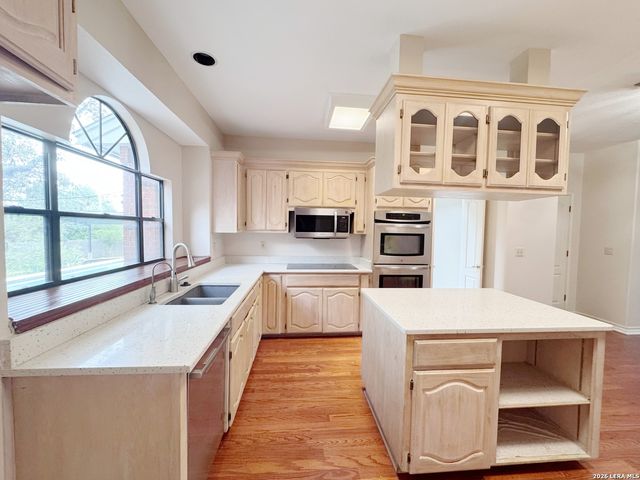 14806 Circle J Trl, Helotes, TX 78023