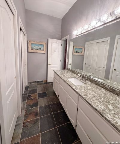 14806 Circle J Trl, Helotes, TX 78023