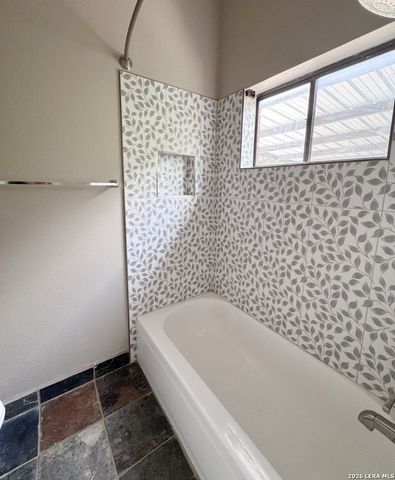 14806 Circle J Trl, Helotes, TX 78023