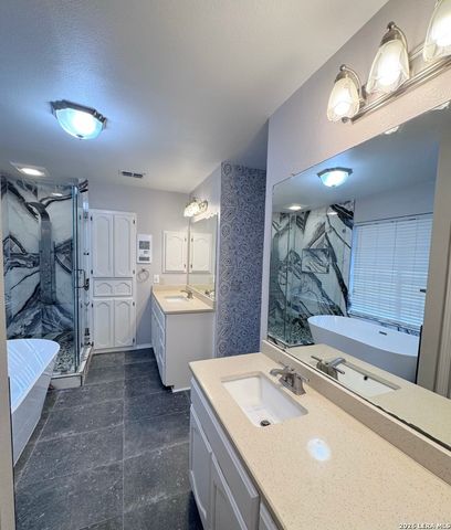 14806 Circle J Trl, Helotes, TX 78023