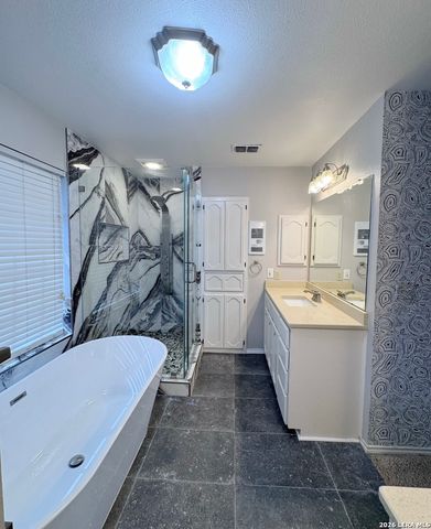 14806 Circle J Trl, Helotes, TX 78023