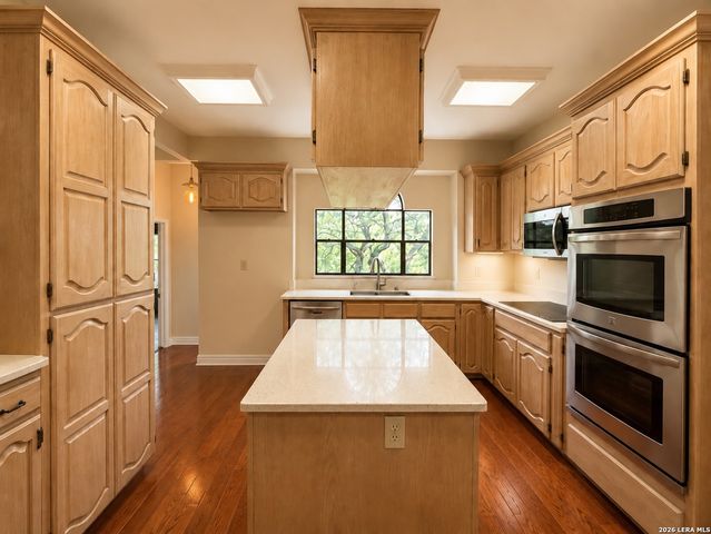 14806 Circle J Trl, Helotes, TX 78023