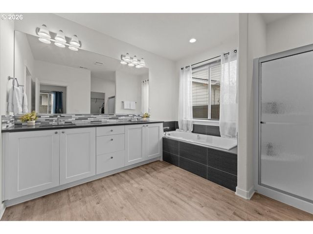 1320 N Broadway St, Estacada, OR 97023