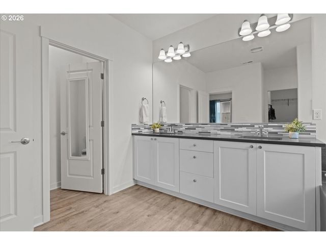 1320 N Broadway St, Estacada, OR 97023