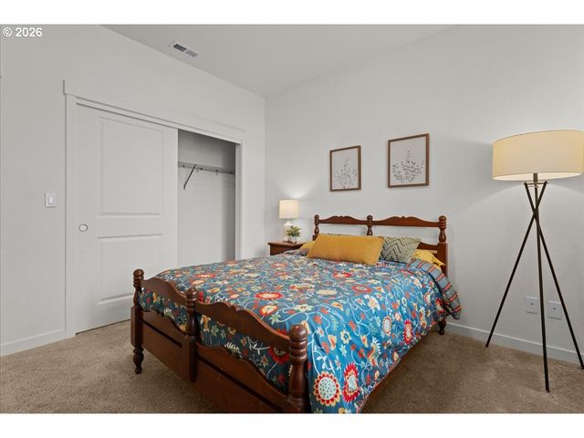 1320 N Broadway St, Estacada, OR 97023