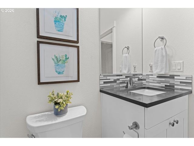 1320 N Broadway St, Estacada, OR 97023