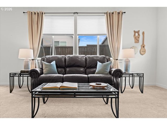 1320 N Broadway St, Estacada, OR 97023