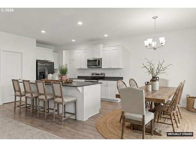 1320 N Broadway St, Estacada, OR 97023