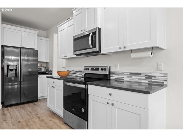 1320 N Broadway St, Estacada, OR 97023