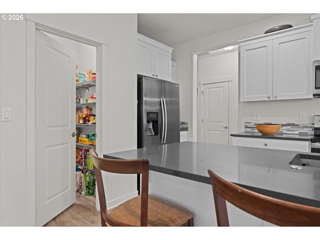 1320 N Broadway St, Estacada, OR 97023