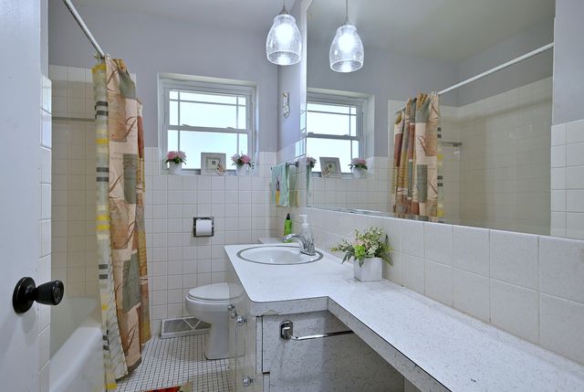 341 Iroquois Road, Hillside, IL 60162