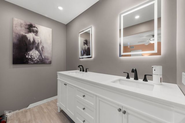 10572 S Palos Place D, Palos Hills, IL 60465