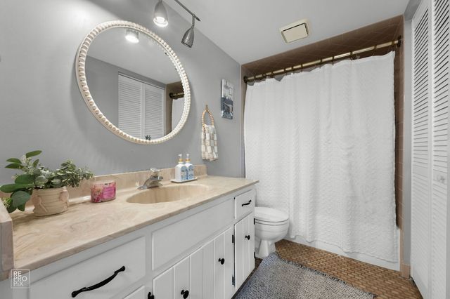 10572 S Palos Place D, Palos Hills, IL 60465