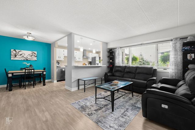 10572 S Palos Place D, Palos Hills, IL 60465