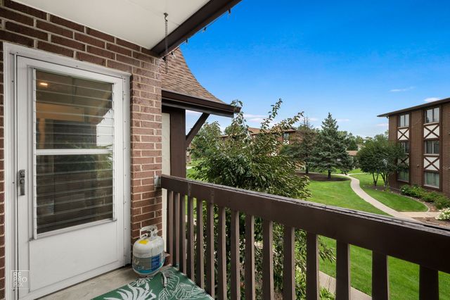 10572 S Palos Place D, Palos Hills, IL 60465