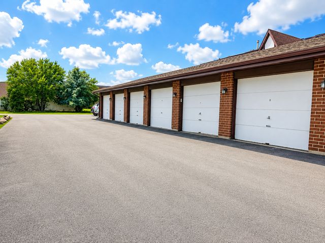 10572 S Palos Place D, Palos Hills, IL 60465