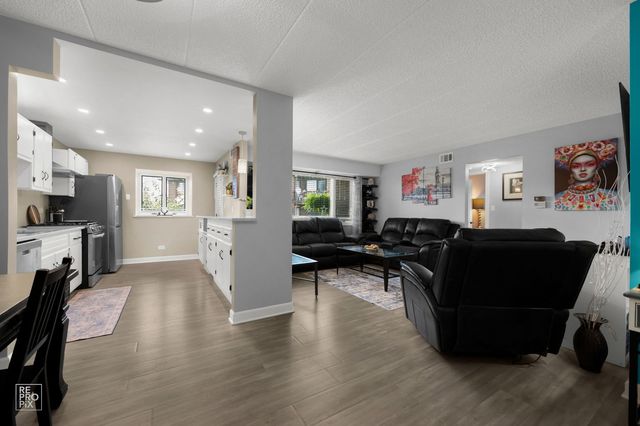 10572 S Palos Place D, Palos Hills, IL 60465